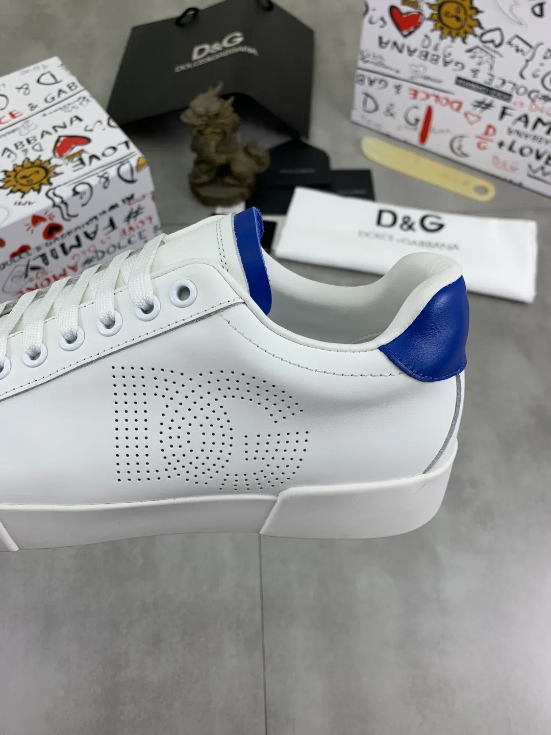 Men's shoes 💰P520💰 [New model] The latest hot style, top original quality, the official website is synchronized with "DOLCE&GABBANA [Dolce & Gabbana] ~ High quality." The effect is low-top casual DG men's shoes, loved by many celebrities, using high-end imported first-layer calfskin with punched logo design + cowhide feet, simple and elegant, perfectly interpreting the latest inspiration for shoes, integrating classics and fashion, luxury dreams, and fashion. Suitable for drivers, light and comfortable to drive, light and breathable for outdoor travel, high-end quality, trustworthy, 3️⃣color🉑️choice! Code number: 38-46